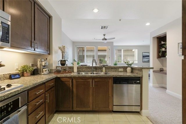 21301 Erwin Street 228, Woodland Hills (los Angeles), CA 91367