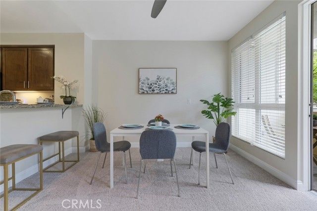 21301 Erwin Street 228, Woodland Hills (los Angeles), CA 91367