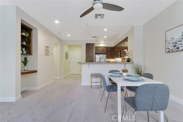 21301 Erwin Street 228, Woodland Hills (los Angeles), CA 91367