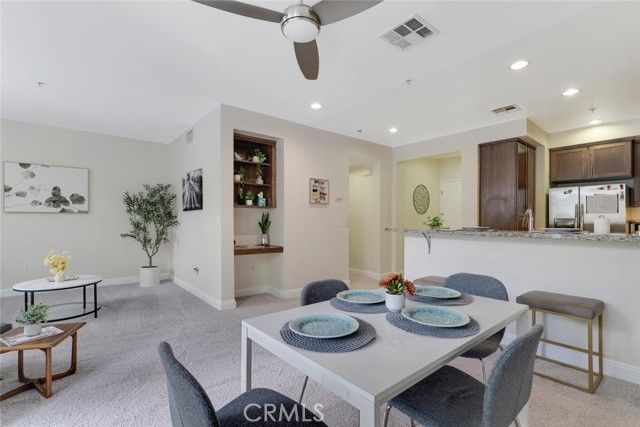 21301 Erwin Street 228, Woodland Hills (los Angeles), CA 91367