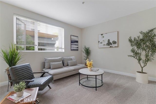 21301 Erwin Street 228, Woodland Hills (los Angeles), CA 91367