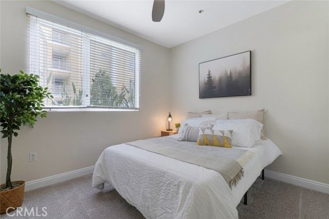 21301 Erwin Street 228, Woodland Hills (los Angeles), CA 91367