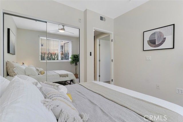 21301 Erwin Street 228, Woodland Hills (los Angeles), CA 91367