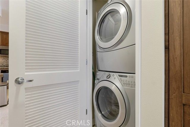 21301 Erwin Street 228, Woodland Hills (los Angeles), CA 91367