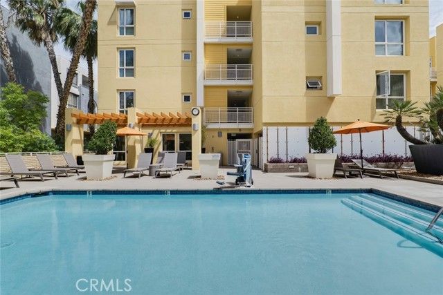 21301 Erwin Street 228, Woodland Hills (los Angeles), CA 91367