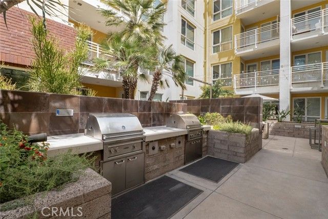 21301 Erwin Street 228, Woodland Hills (los Angeles), CA 91367