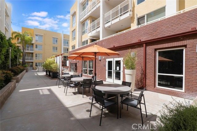 21301 Erwin Street 228, Woodland Hills (los Angeles), CA 91367