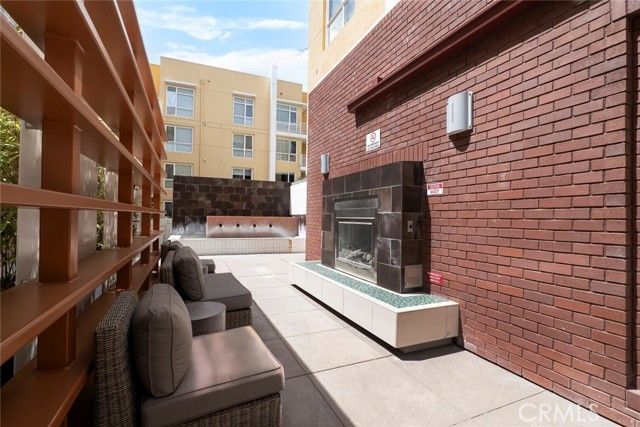 21301 Erwin Street 228, Woodland Hills (los Angeles), CA 91367