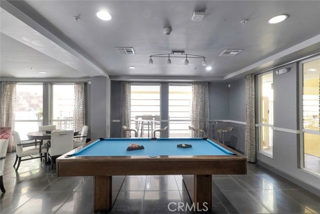 21301 Erwin Street 228, Woodland Hills (los Angeles), CA 91367