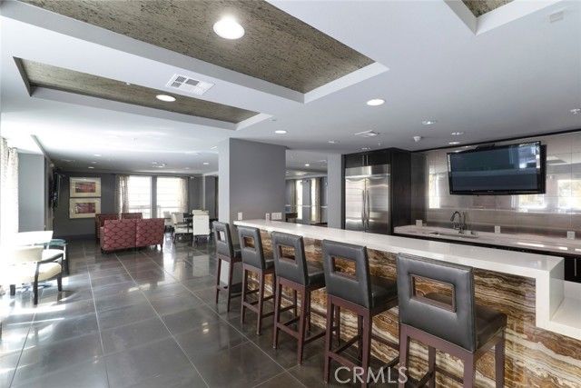 21301 Erwin Street 228, Woodland Hills (los Angeles), CA 91367