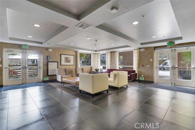 21301 Erwin Street 228, Woodland Hills (los Angeles), CA 91367