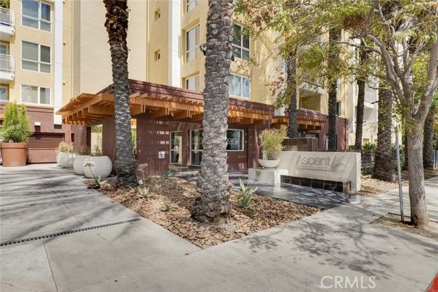 21301 Erwin Street 228, Woodland Hills (los Angeles), CA 91367