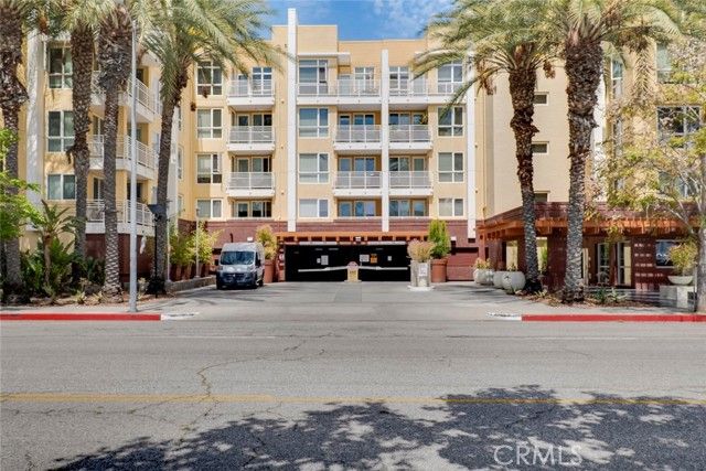 21301 Erwin Street 228, Woodland Hills (los Angeles), CA 91367