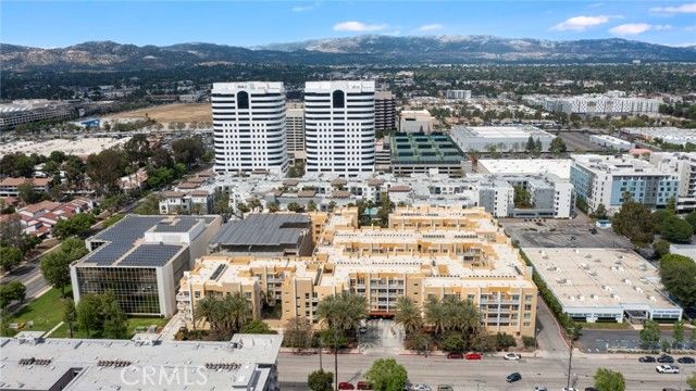21301 Erwin Street 228, Woodland Hills (los Angeles), CA 91367