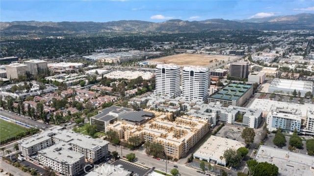 21301 Erwin Street 228, Woodland Hills (los Angeles), CA 91367