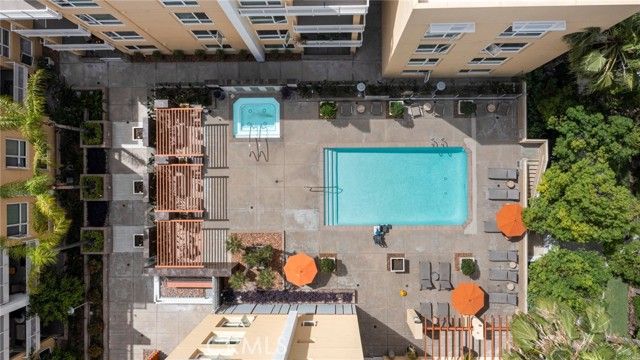 21301 Erwin Street 228, Woodland Hills (los Angeles), CA 91367