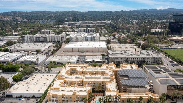21301 Erwin Street 228, Woodland Hills (los Angeles), CA 91367