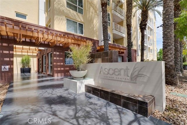 21301 Erwin Street 228, Woodland Hills (los Angeles), CA 91367