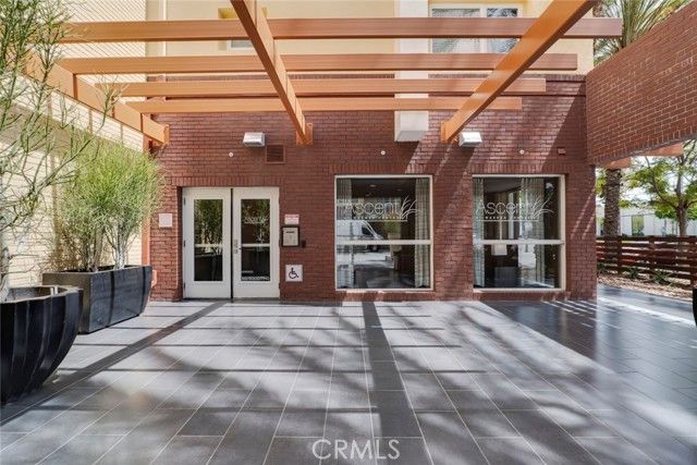 21301 Erwin Street 228, Woodland Hills (los Angeles), CA 91367