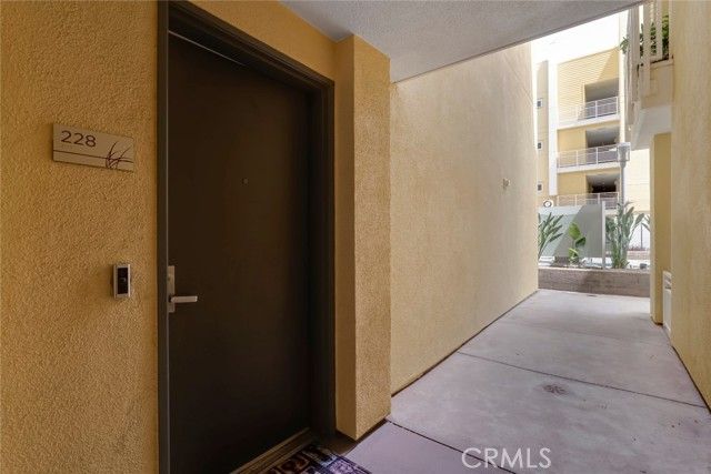 21301 Erwin Street 228, Woodland Hills (los Angeles), CA 91367