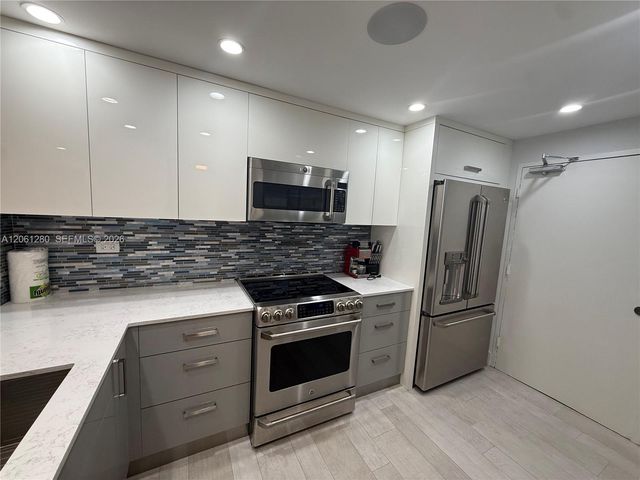 5555 Collins Avenue 12C, Miami Beach, FL 33140