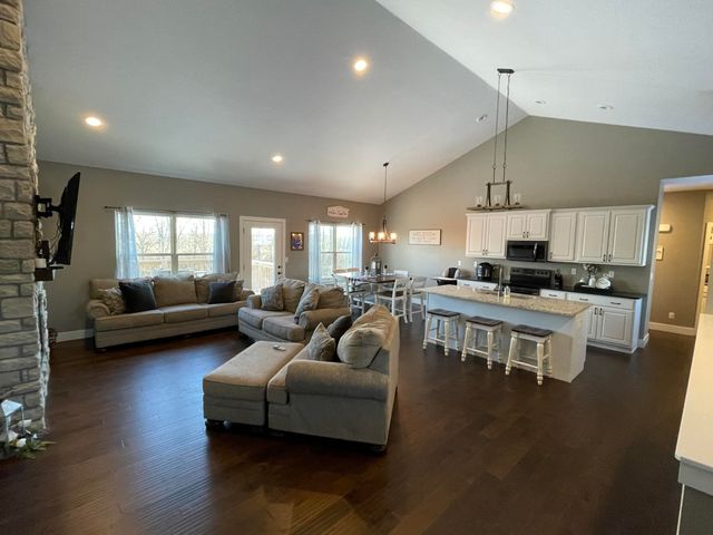 440 Flat Tops Drive, Forsyth, MO 65653