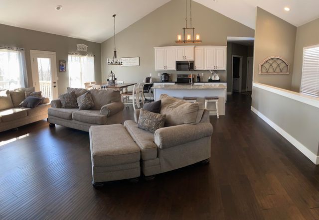 440 Flat Tops Drive, Forsyth, MO 65653