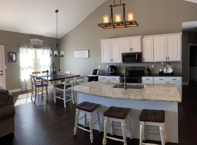 440 Flat Tops Drive, Forsyth, MO 65653