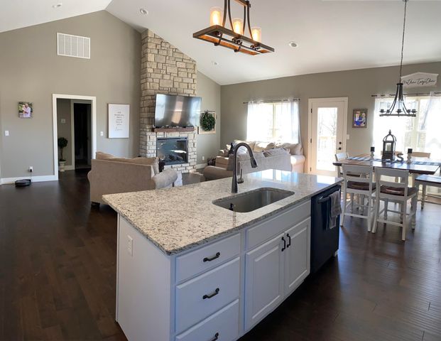 440 Flat Tops Drive, Forsyth, MO 65653