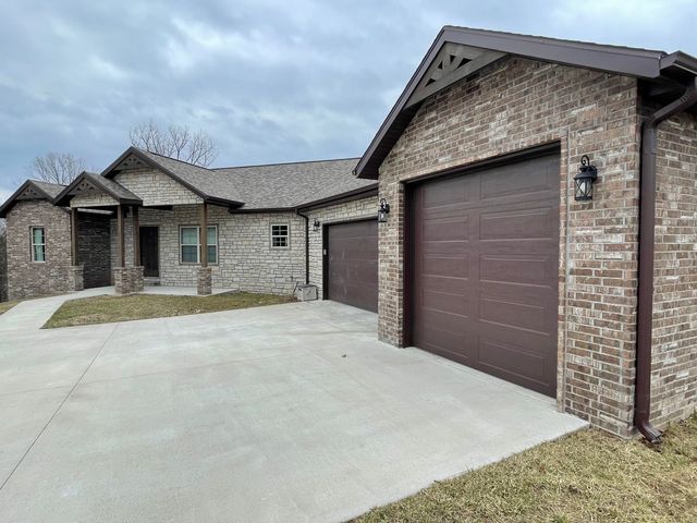 440 Flat Tops Drive, Forsyth, MO 65653