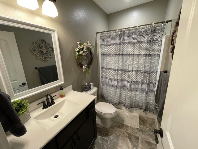 440 Flat Tops Drive, Forsyth, MO 65653