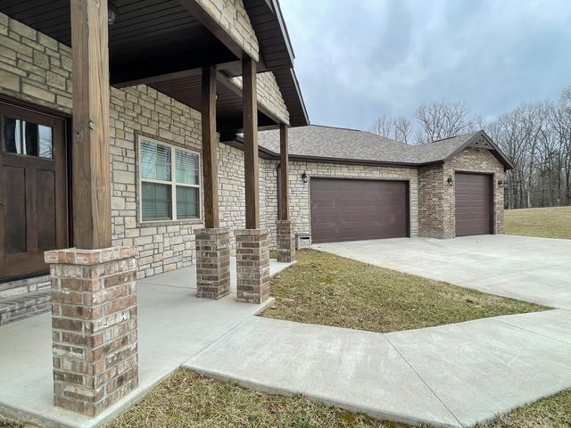 440 Flat Tops Drive, Forsyth, MO 65653