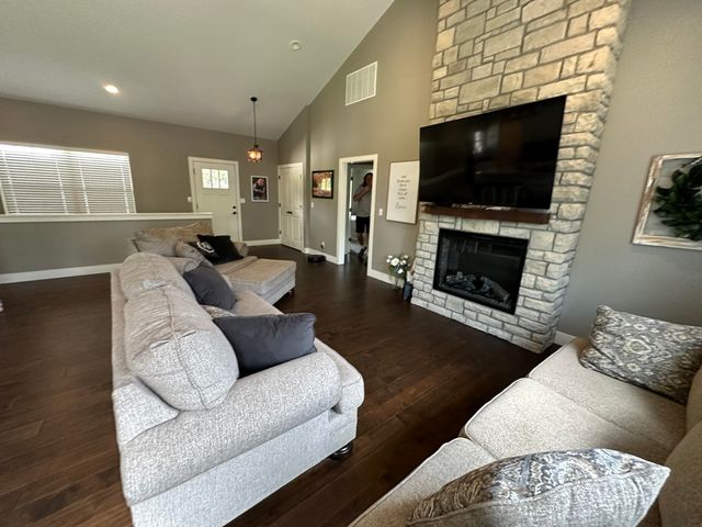 440 Flat Tops Drive, Forsyth, MO 65653