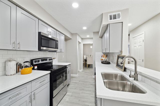 11883 Algonquin Drive, Houston, TX 77089