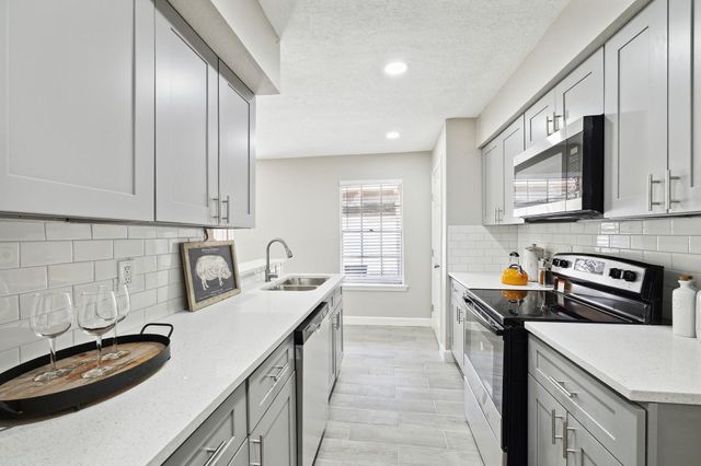 11883 Algonquin Drive, Houston, TX 77089