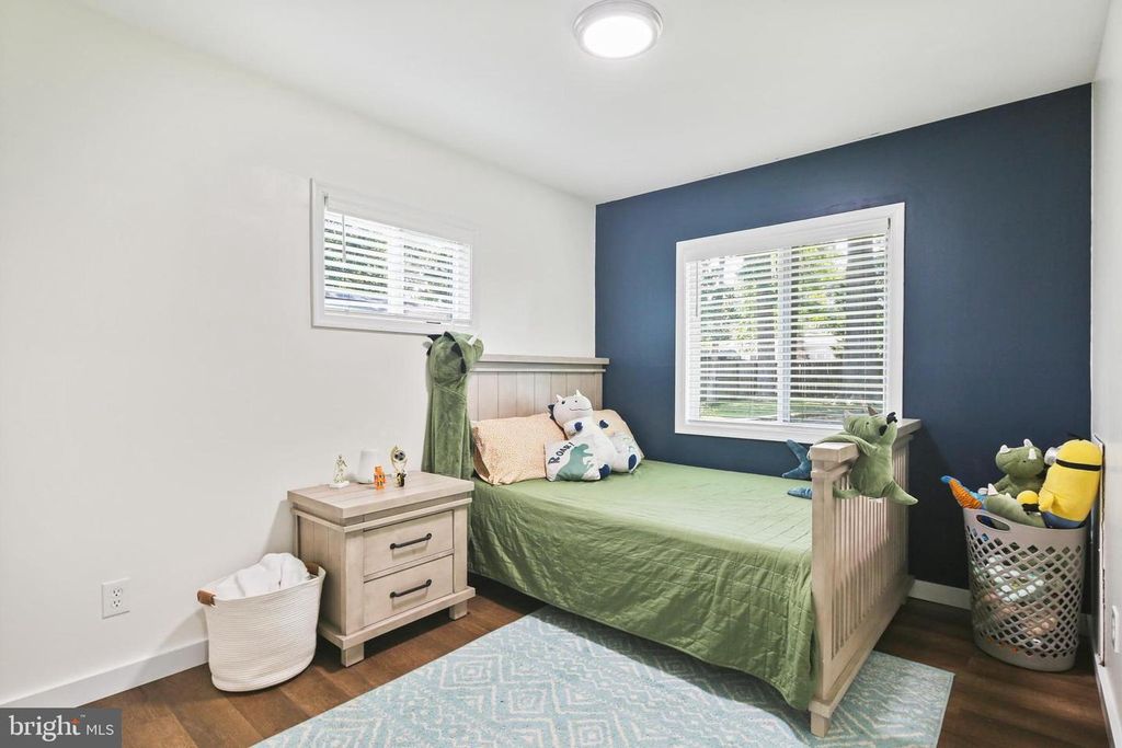 3858 HOLLY DR, Edgewater, MD 21037