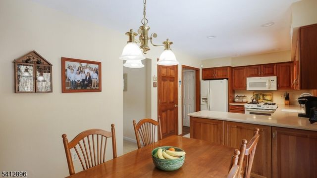 21 Lenape Trl, Warren Twp., NJ 07059