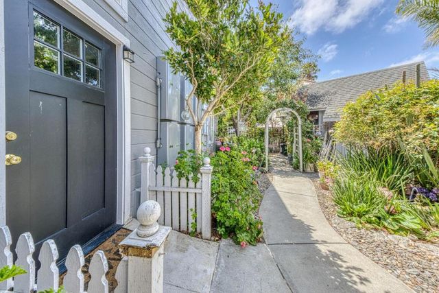 11 Newington Circle, Salinas, CA 93906