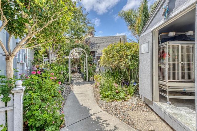 11 Newington Circle, Salinas, CA 93906