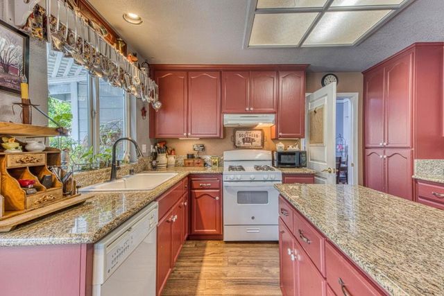 11 Newington Circle, Salinas, CA 93906