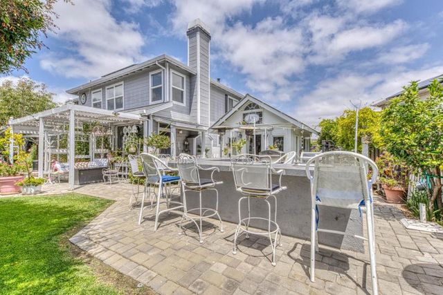 11 Newington Circle, Salinas, CA 93906