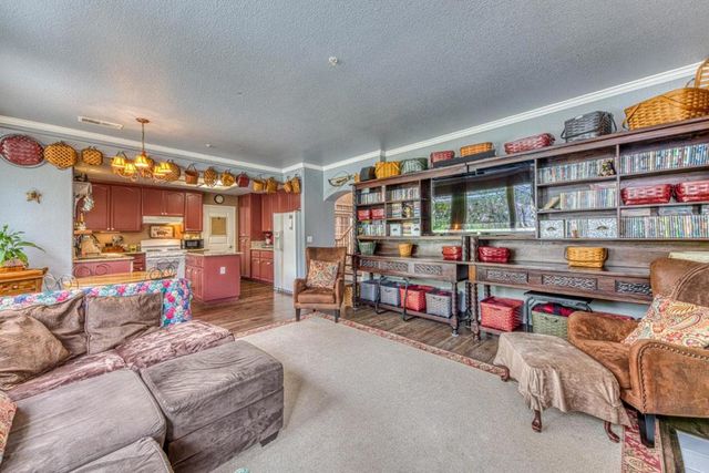11 Newington Circle, Salinas, CA 93906