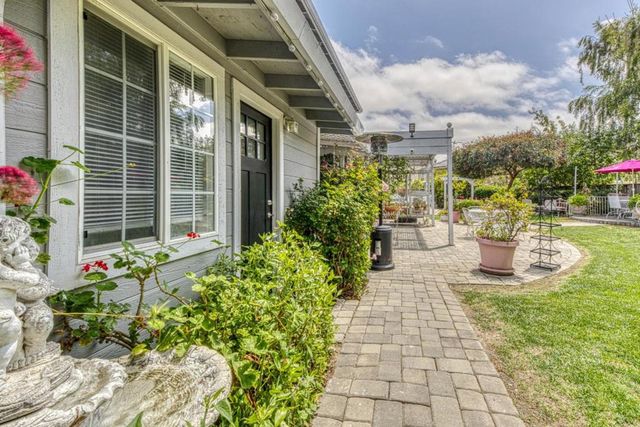 11 Newington Circle, Salinas, CA 93906