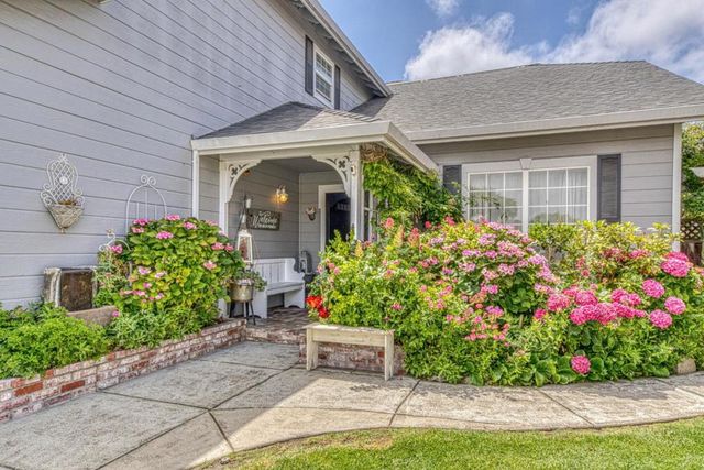 11 Newington Circle, Salinas, CA 93906