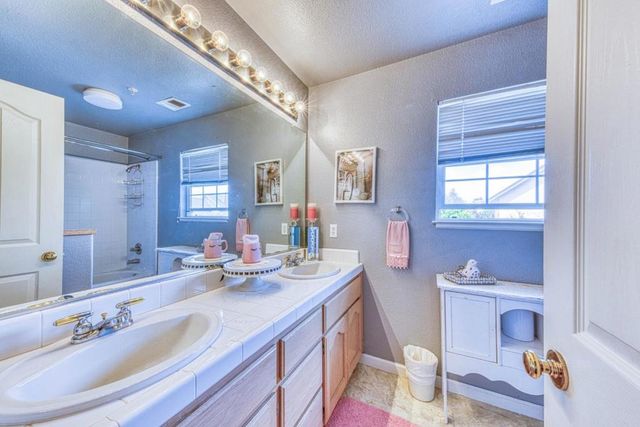 11 Newington Circle, Salinas, CA 93906