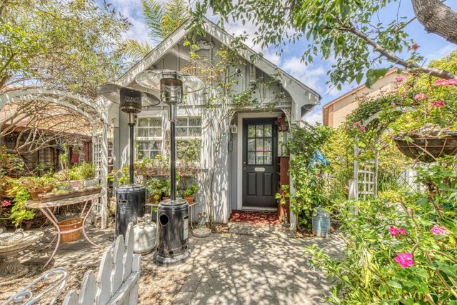 11 Newington Circle, Salinas, CA 93906