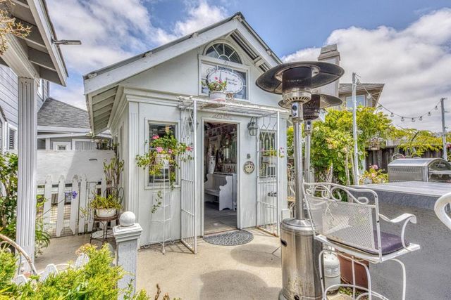 11 Newington Circle, Salinas, CA 93906