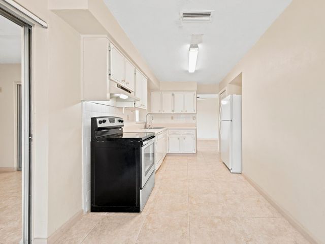 8400 Sunset Strip, Sunrise, FL 33322