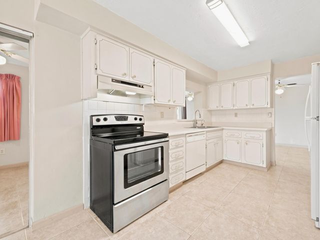 8400 Sunset Strip, Sunrise, FL 33322