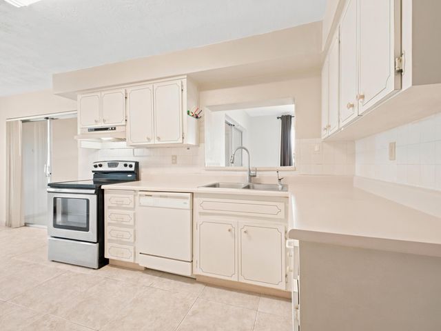 8400 Sunset Strip, Sunrise, FL 33322
